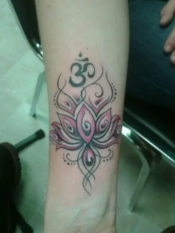 Hình Xăm Hoa Sen Kết Hợp Chú Om Mani Padme Hum