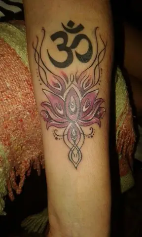 Hình Xăm Hoa Sen Kết Hợp Chú Om Mani Padme Hum