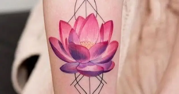 Hình Xăm Hoa Sen Phật Giáo Có Ý Nghĩa Gì?