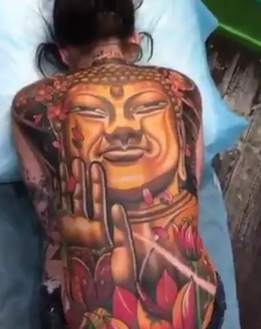 Cô Gái Xăm Hình Phật Tổ Như Lai Kín Lưng: Đẹp Nhưng Coi Chừng Rước Họa Vào Thân