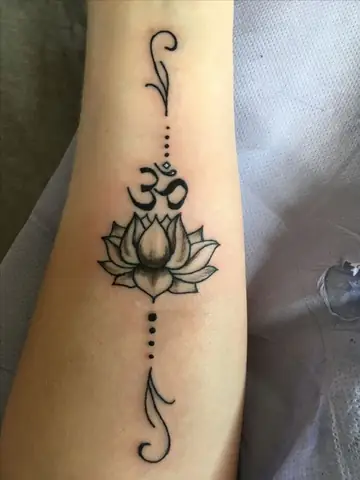 Hình Xăm Hoa Sen Kết Hợp Chú Om Mani Padme Hum