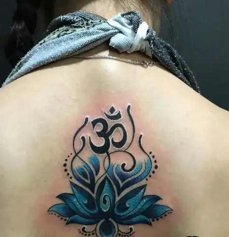 Hình Xăm Hoa Sen Kết Hợp Chú Om Mani Padme Hum