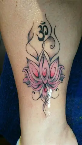 Hình Xăm Hoa Sen Kết Hợp Chú Om Mani Padme Hum