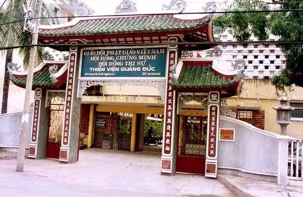 Hồ Quảng Phật Giáo: Huyền Thoại Tâm Linh Ẩn Mình Bên Hồ Tây