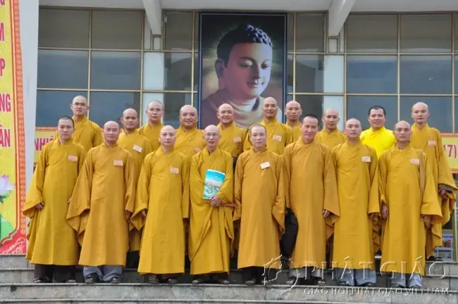 Không Phải Tu Sĩ Nào Cũng Dùng Họ Thích