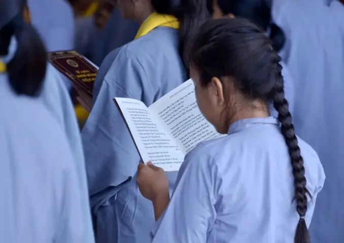 Hỏi Đáp Phật Pháp: Cẩm Nang Giải Đáp 100 Câu Hỏi Từ Cơ Bản Đến Nâng Cao