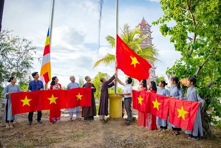 Ghpgvn Hướng Dẫn Treo Cờ, Cử Chuông Trống Kỷ Niệm 50 Năm Ngày Giải Phóng Miền Nam, Thống Nhất Đất Nước