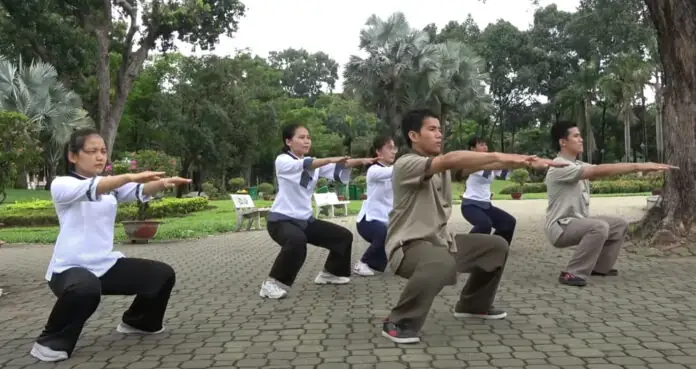 Khí Công Phật Giáo: Bài Tập Dưỡng Sinh Thăng Bằng Từ Tâm