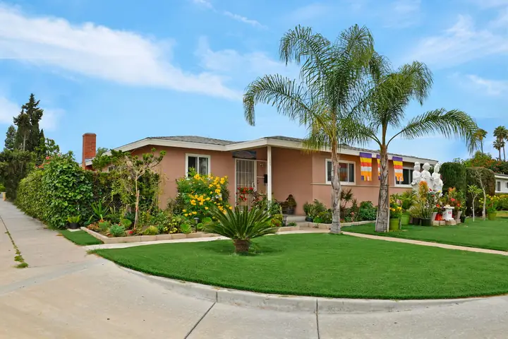 Chùa Diệu Pháp Liên Hoa, Anaheim, California, Hoa Kỳ.