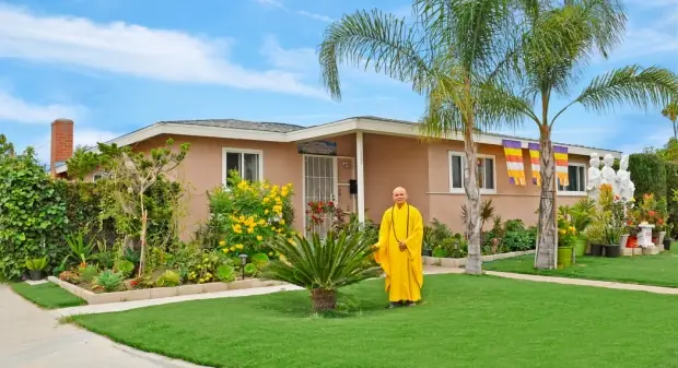 Chùa Diệu Pháp Liên Hoa, Anaheim, California, Hoa Kỳ.