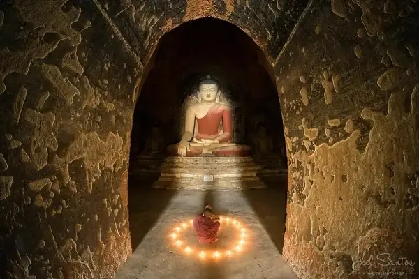 Suy Ngẫm Từ Nắm Lá Trong Bàn Tay Phật