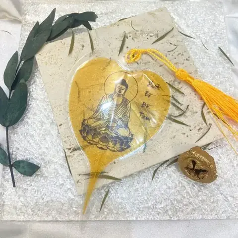 Khi Mang Lá Bồ Đề Tâm Phật Bên Mình Đã Chia Sẻ Rằng Họ Cảm Thấy Tâm Được Nhẹ Nhàng, Minh Mẫn