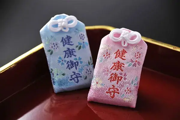 Bùa Omamori Đã Trở Thành Một Phần Không Thể Thiếu Trong Đời Sống Tinh Thần Của Người Nhật Bản