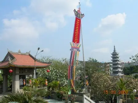 Cây Phướn Ở Chùa Phật | Giác Ngộ Online