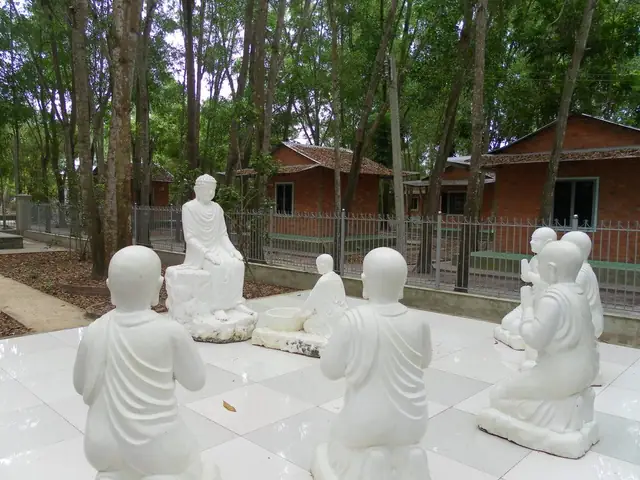 Làm Theo Lời Phật Dạy