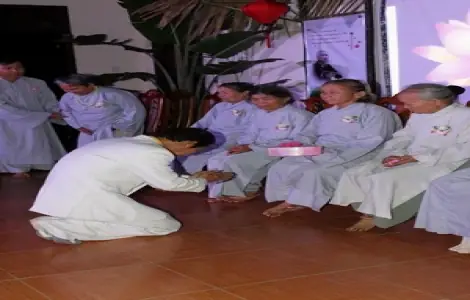 'lạy' Và 'xá' Trong Nghi Lễ Văn Hoá Người Việt Ở Miền Trung