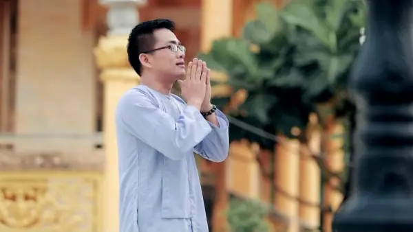 Hướng Dẫn Lạy Phật Quan Âm Đúng Cách: Ý Nghĩa, Nghi Thức Và Những Điều Cần Biết