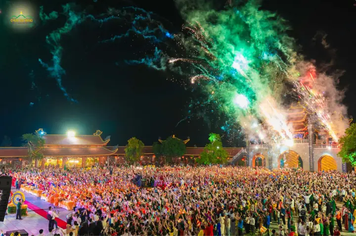 Màn Pháo Hoa Rực Rỡ Đất Trời Thành Đẳng