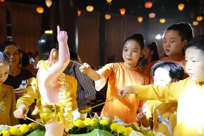 Linh Thiêng Đại Lễ Phật Đản Chùa Tam Chúc