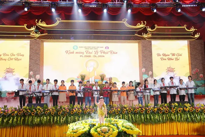 Linh Thiêng Đại Lễ Phật Đản Chùa Tam Chúc