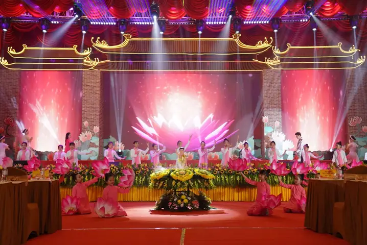 Linh Thiêng Đại Lễ Phật Đản Chùa Tam Chúc