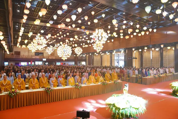 Linh Thiêng Đại Lễ Phật Đản Chùa Tam Chúc