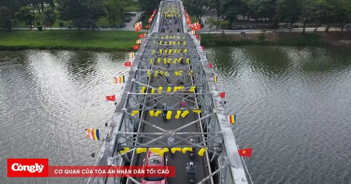 Rực Rỡ Sắc Màu Đại Lễ Phật Đản Tại Thành Phố Huế