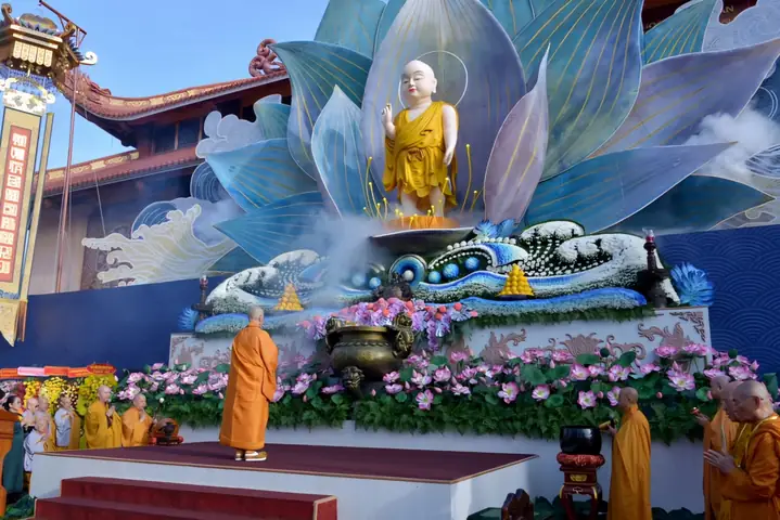 Lễ Phật Đản Việt Nam Quốc Tự