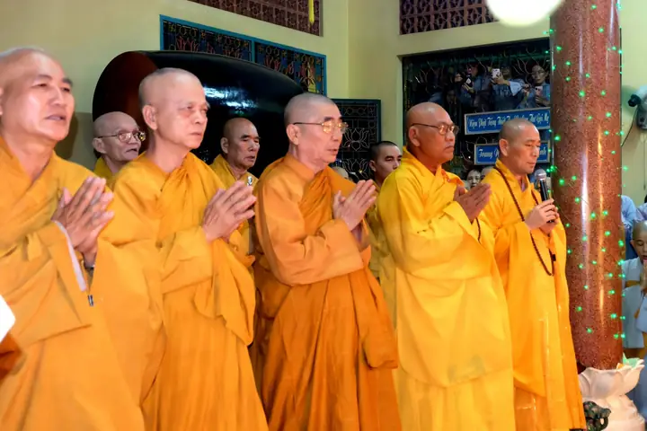 Lễ Phật Trì Danh