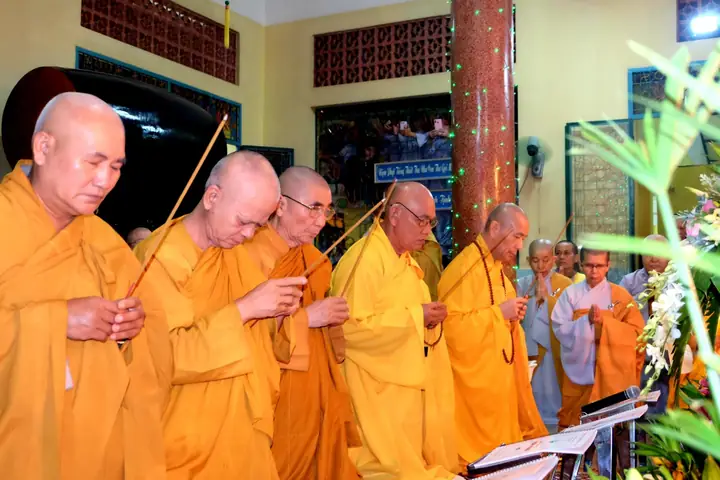 Lễ Phật Trì Danh