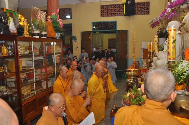 Lễ Phật Trì Danh