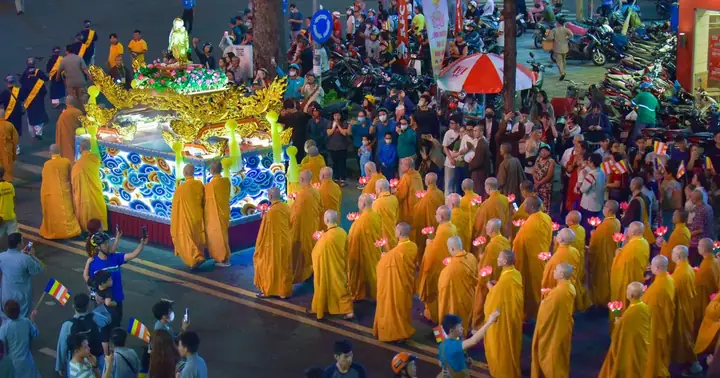 Thiêng Liêng Cung Rước Kiệu Tôn Tượng Đức Phật Đản Sinh Về Việt ...