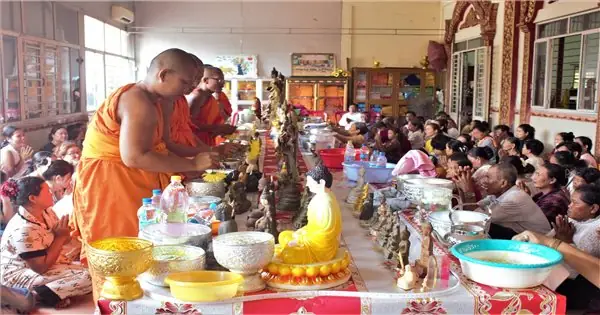 Linh Thiêng Lễ Tắm Phật Trong Tết Chôl Chnăm Thmây Của Đồng Bào ...