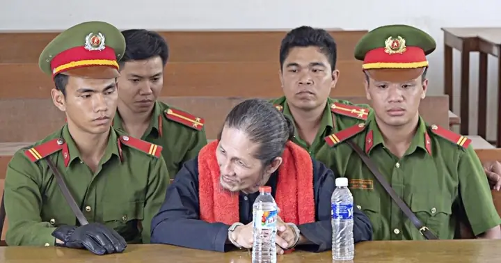 Bốn Tín Hữu Phật Giáo Hòa Hảo Bị Xử Án Tù Vì Treo Cờ Vàng