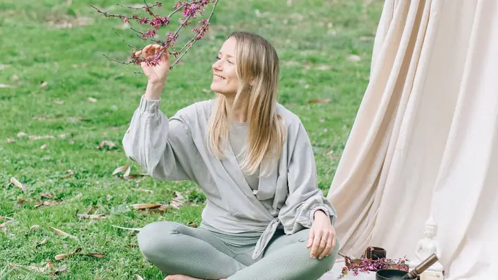 Lời Dạy Từ Phật Giáo Giúp Bạn Tìm Thấy Bình Yên Trong Tâm Hồn | Elle