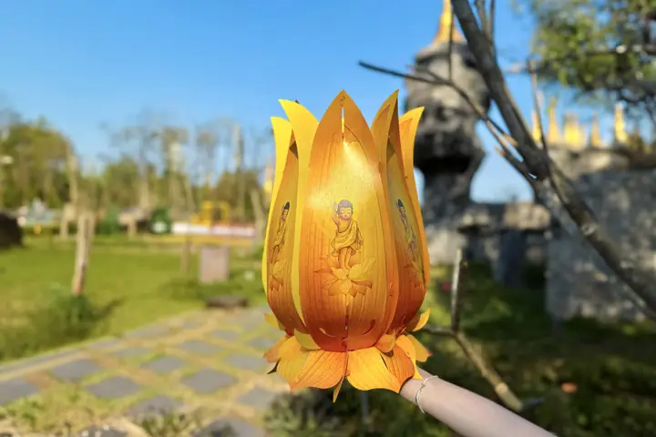 Khám Phá Những Mẫu Lồng Đèn Phật Giáo Đầy Sáng Tạo Của Tayta