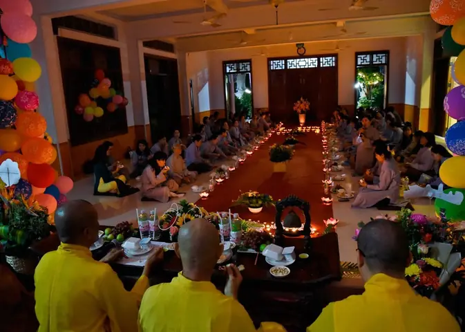 Phú Yên: Phật Tử Học Viên Lớp Giáo Lý Phật Pháp Căn Bản Tổ Chức Đêm Trà Đạo Tri Ân Chư Tôn Đức Giáo Thọ Sư Nhân Ngày Nhà Giáo Việt Nam 20-11