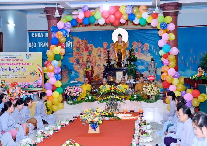 Phú Yên: Phật Tử Học Viên Lớp Giáo Lý Phật Pháp Căn Bản Tổ Chức Đêm Trà Đạo Tri Ân Chư Tôn Đức Giáo Thọ Sư Nhân Ngày Nhà Giáo Việt Nam 20-11