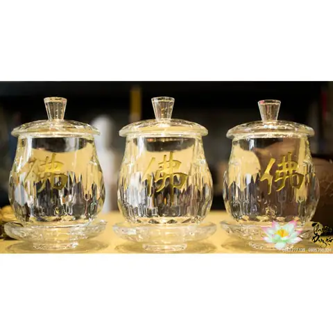 Ly Pha Lê Cúng Phật: Ý Nghĩa, Lựa Chọn Và Cách Sử Dụng Trong Đời Sống Tín Ngưỡng