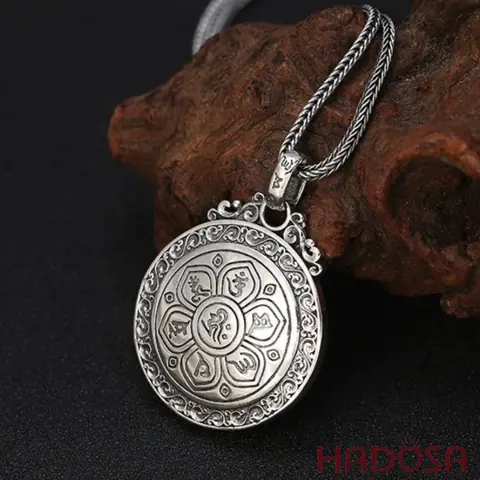 Thiên Thủ Thiên Nhãn Hay Còn Có Tên Gọi Khác Là Đức Phật Ngàn Mắt, Ngàn Tay. Hình Ảnh Của Vị Phật Này Là Trên Mỗi Cánh Tay Có Đi Kèm Phát Khí, Tỏa Ra Khắp Mọi Nơi Nhằm Cứu Giúp Con Người. Vị Phật Bản Mệnh Này Sẽ Phù Trợ Tốt Nhất Cho Người Tuổi Tý.