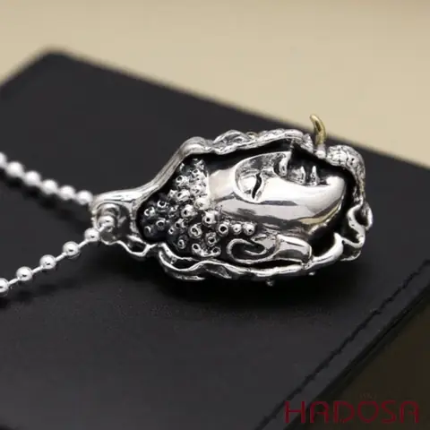 Mới Nhìn Vào Sản Phẩm Mặt Dây Chuyền Mặt Quỷ Hóa Phật Tại Hadosa, Có Lẽ Sản Phẩm Đã Khiến Khách Phải Suy Ngẫm Về Sản Phẩm Rất Nhiều, Tuy Nhiên Ý Nghĩa Sản Phẩm Đơn Thuần Chính Là Mang Lại Thông Điệp Đại Diện Cho Cái Ác Và Điều Thiện Trong Mỗi Con Người Chúng Ta.