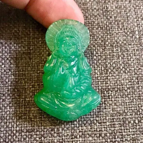 Cách Chọn Mặt Dây Chuyền Phật Bà Quan Âm Cẩm Thạch Theo Mệnh