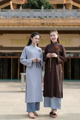 Về Kiểu Dáng Áo Phật Tử