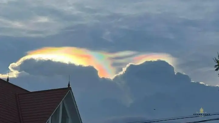 Mây Ngũ Sắc Và Bài Học Ứng Dụng Trong Đời Sống