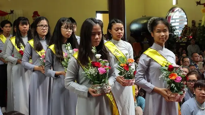 Múa Dâng Hoa Cúng Phật: Nét Đẹp Trong Nghi Lễ Phật Giáo