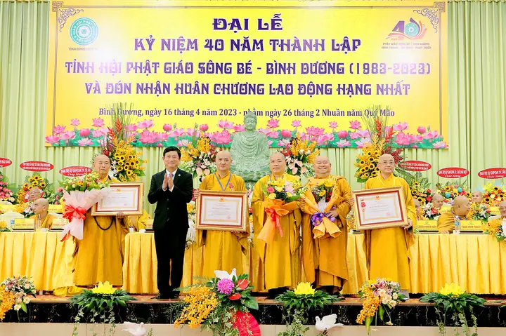 Giáo Hội Phật Giáo Việt Nam Tỉnh Bình Dương Trọng Thể Tổ Chức Lễ Kỷ Niệm 40 Năm Thành Lập Tỉnh Hội Phật Giáo Sông Bé - Bình Dương