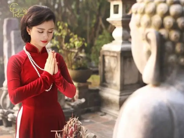 Nằm Mơ Thấy Cả Nhà Cùng Đi Chùa Lễ Phật