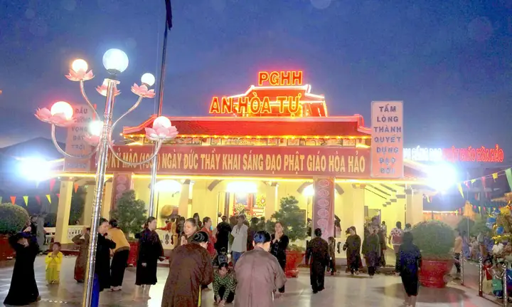 Hằng Năm, Cứ Đến Ngày 18 Tháng 5 Âm Lịch, Hàng Triệu Tín Đồ Phật Giáo Hòa Hảo Từ Khắp Nơi Trên Cả Nước Lại Nô Nức Về An Giang Để Tham Dự Đại Lễ Vía Đức Huỳnh Giáo Chủ - Người Khai Sáng Đạo Phật Giáo Hòa Hảo.