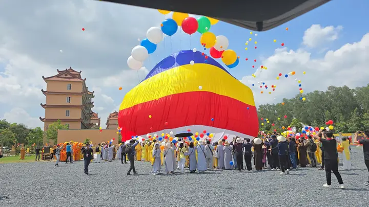 Hoạt Động Cộng Đồng Và Văn Hóa