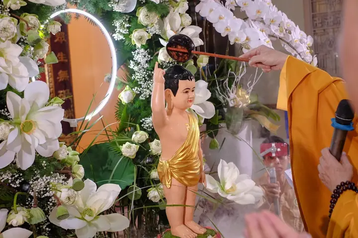 Tại Chùa Và Tự Viện